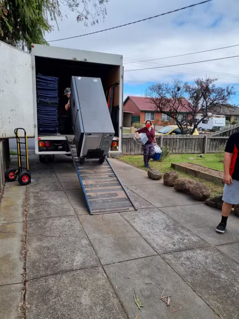Removalists-Wheeling-Fridge-Steves-Removals-Geelong-768x1024.jpeg Removalists-Wheeling-Fridge-Steves-Removals-Geelong-768x1024.jpeg